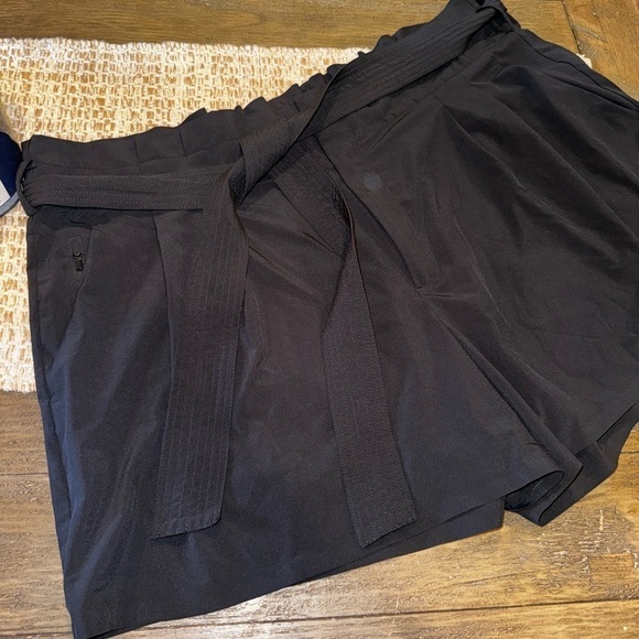 Athleta Pants - Athleta Black Skyline Short II Stretchy Tie Waist High Rise Shorts Women’s 24